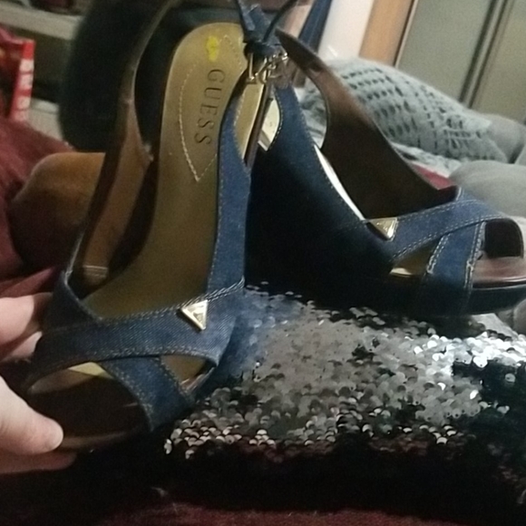 Guess - Picture 2 of 3